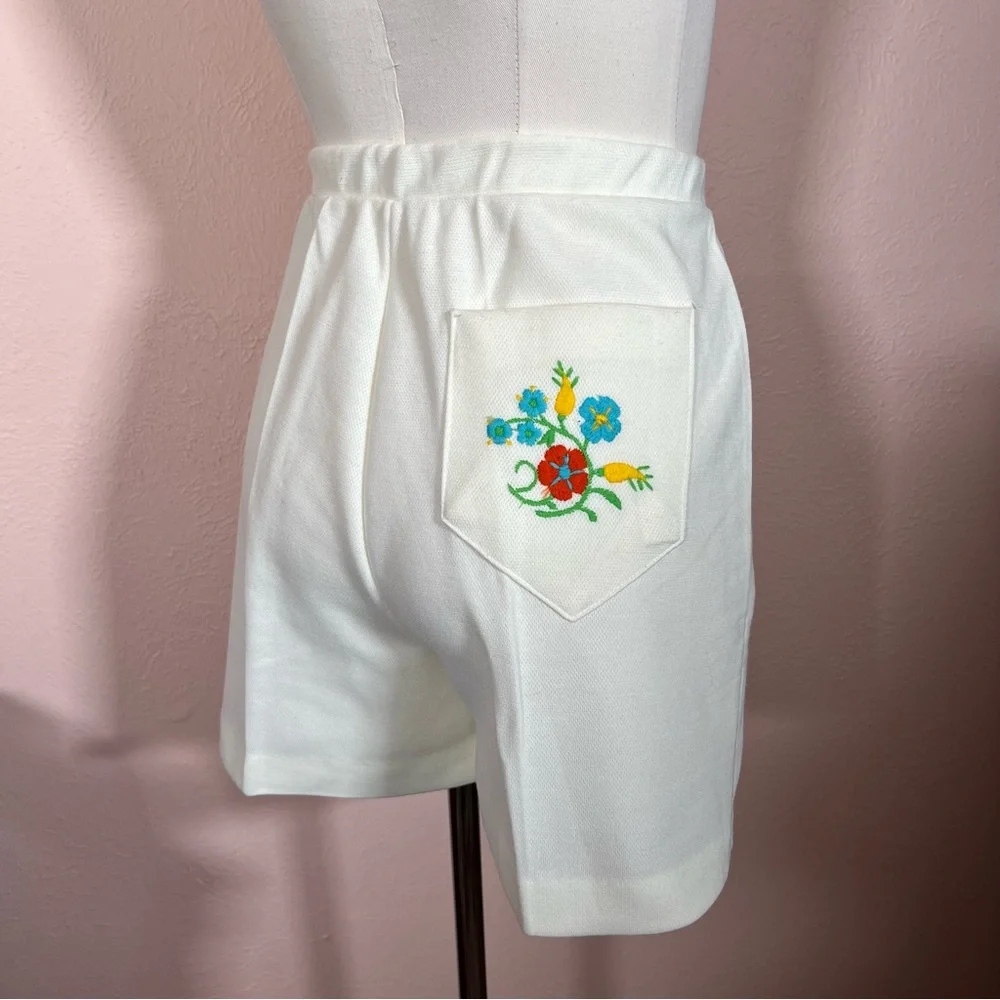 Vintage Floral Embroidery High Waisted white Polyester Shorts 1960 1970 medium - Picture 16 of 16